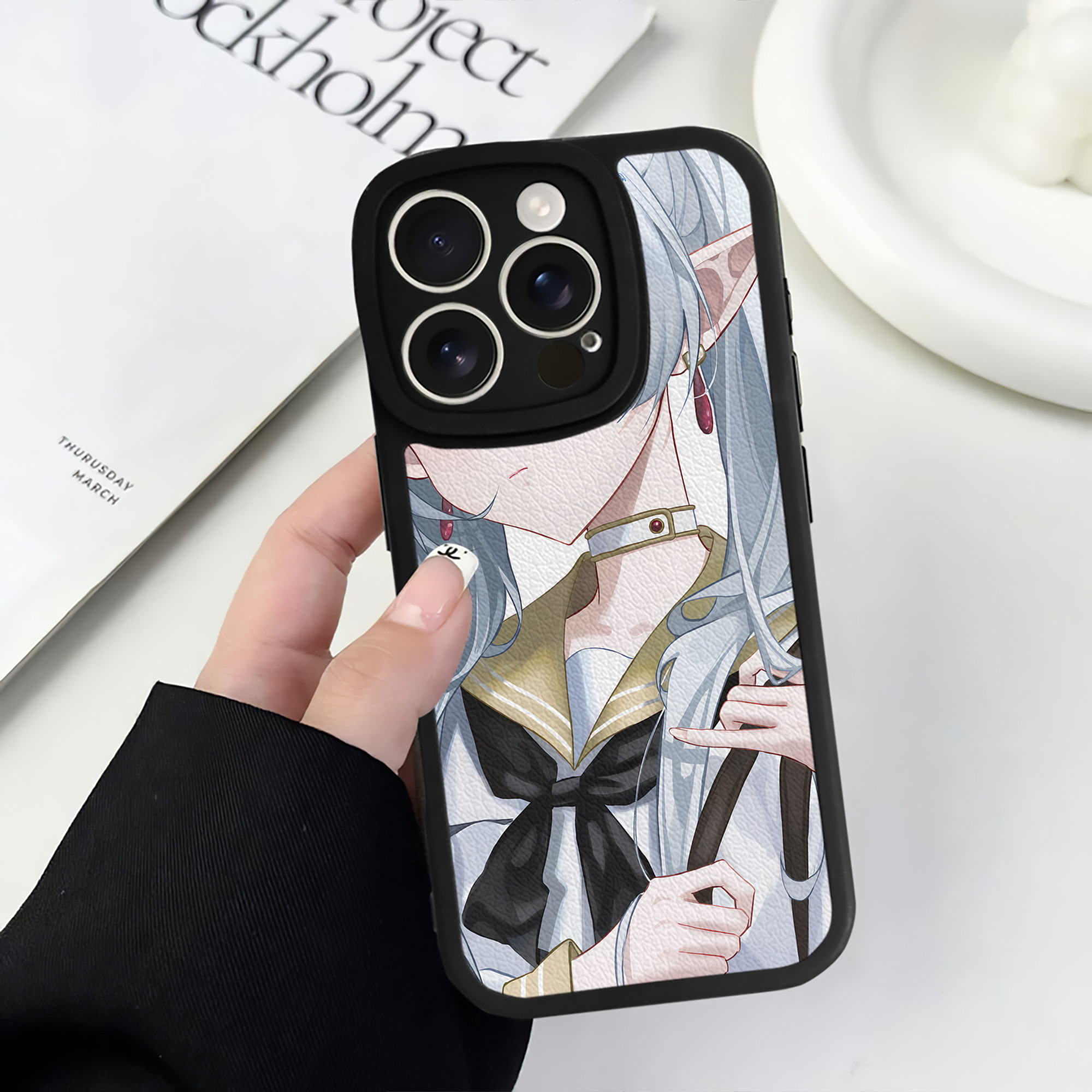（画像用） 葬送のフリーレン Frieren 【iPhone 16シリーズ対応】シリコンスマホケース（レザー調） 材質：シリコン